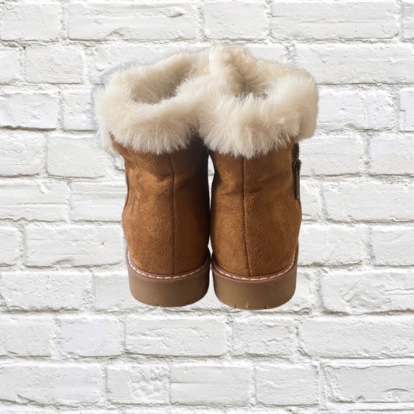 Boots - Picture 4 of 5